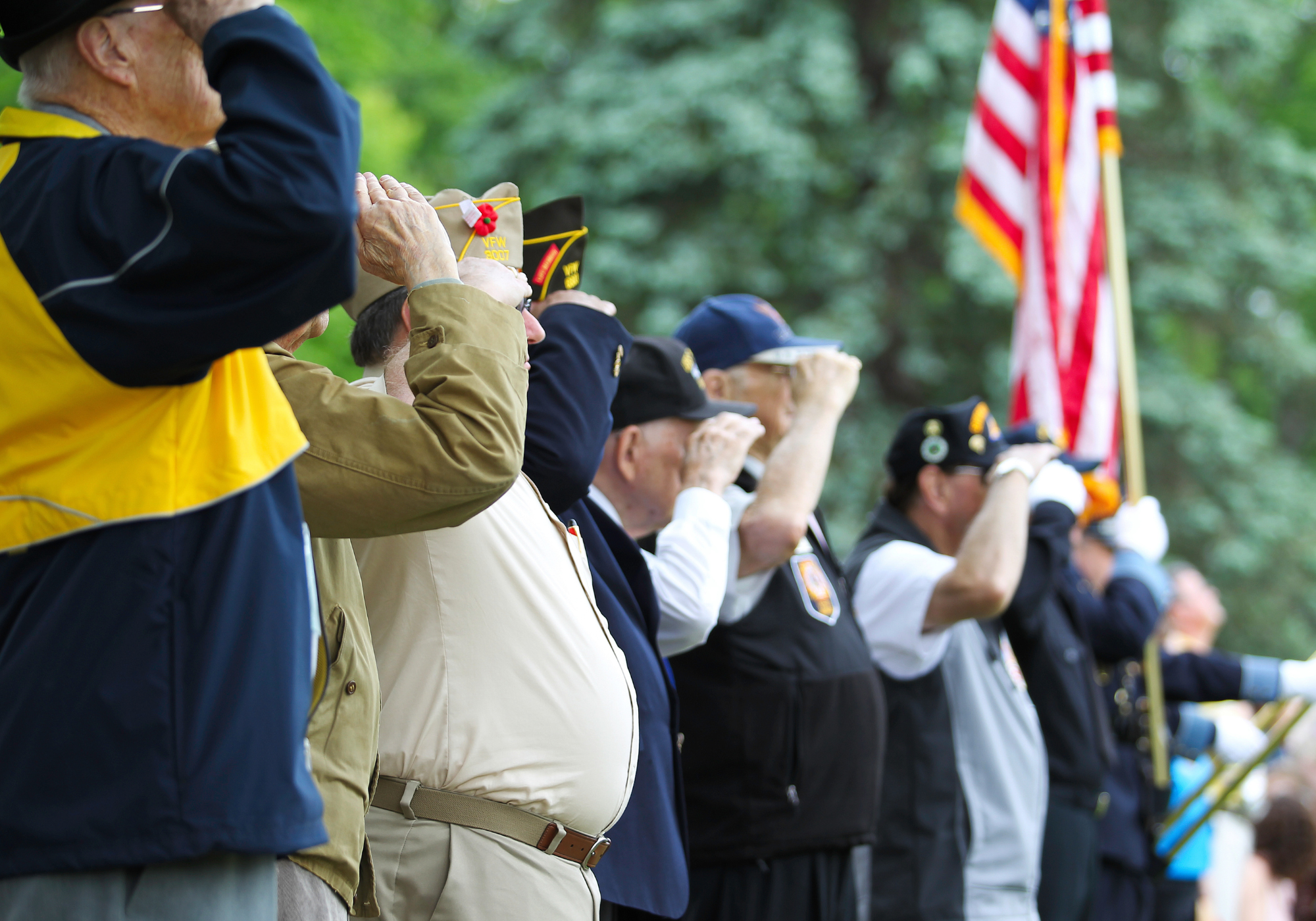 WE HONOR VETERANS